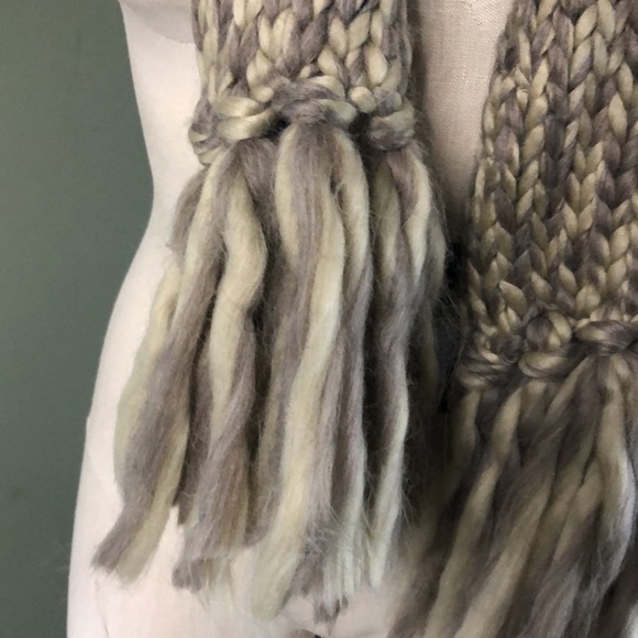 Universal Thread Scarf Chunky Hand Knit Beige Tan One Size Long - Picture 5 of 5